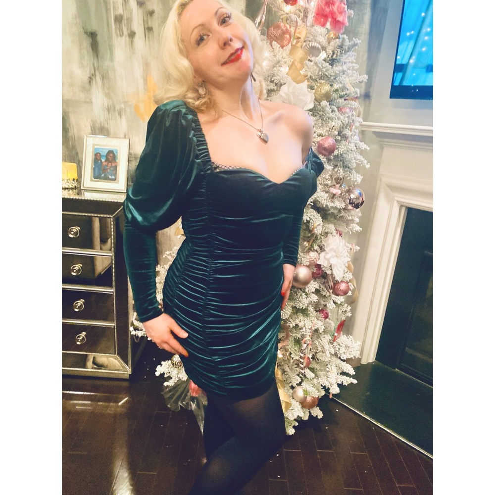 Fashion Nova emerald velvet wiggle dress